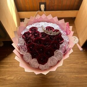 Ribbon rose bouquets.